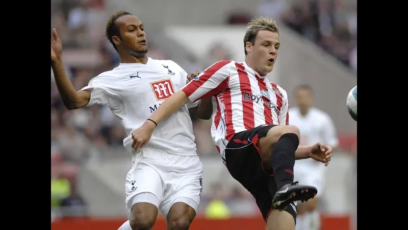 Đội bóng Tottenham đang đấu với Sunderland Đội bóng Tottenham đang đấu với Sunderland